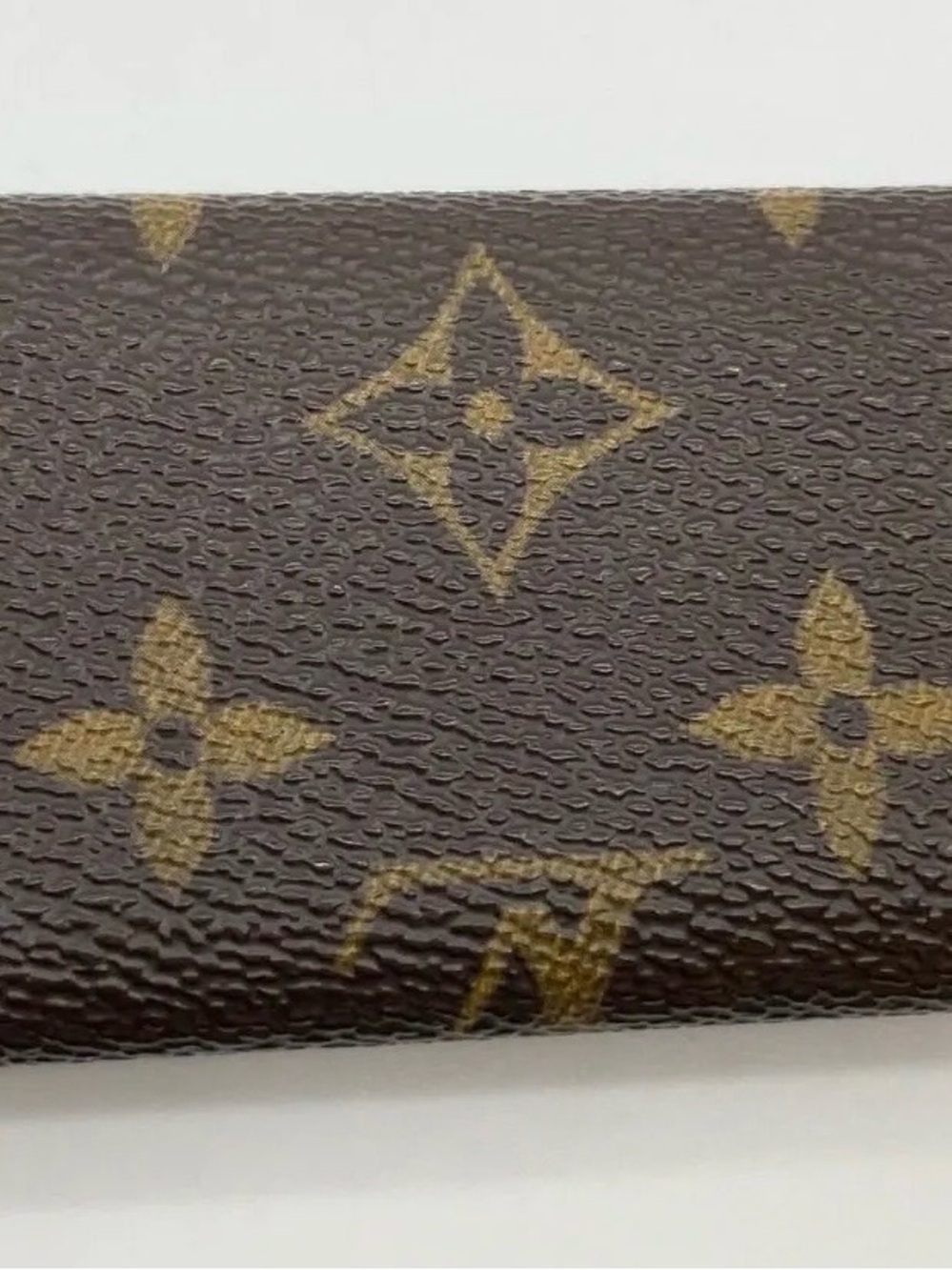 Louis Vuitton Monogram
Multicles 4 Key Case - Picture 4 of 10